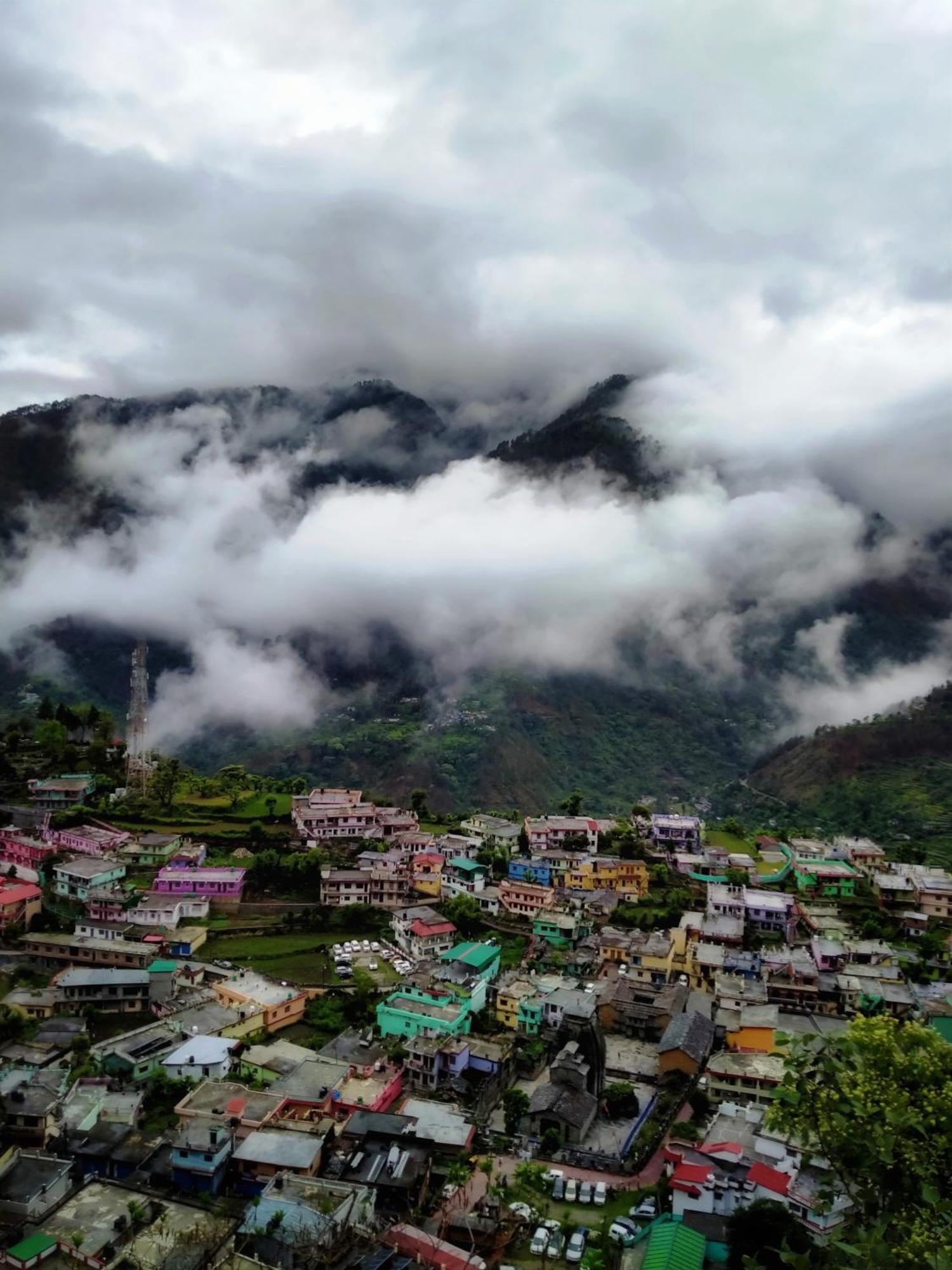 Astha Guest House Gopeshwar Buitenkant foto