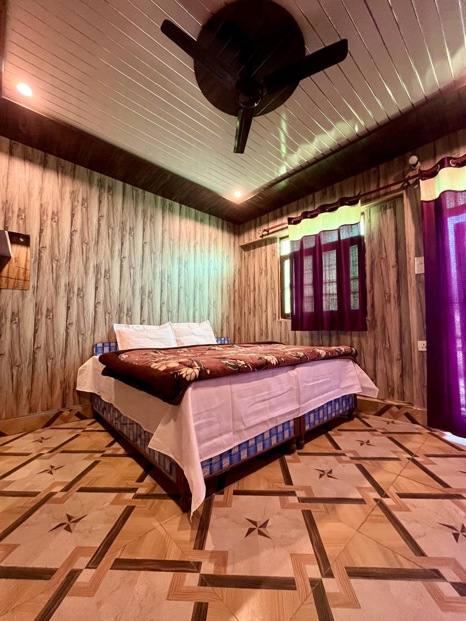 Astha Guest House Gopeshwar Buitenkant foto