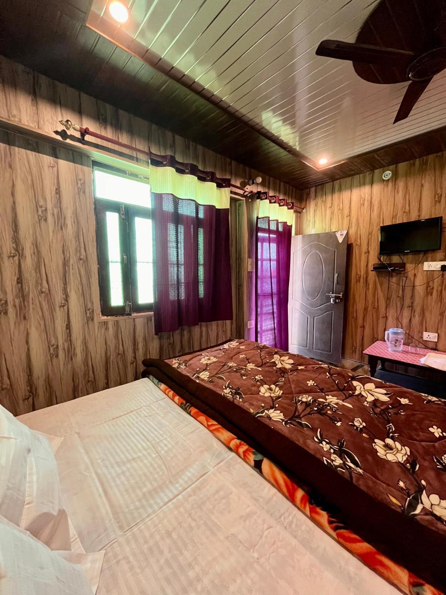 Astha Guest House Gopeshwar Buitenkant foto